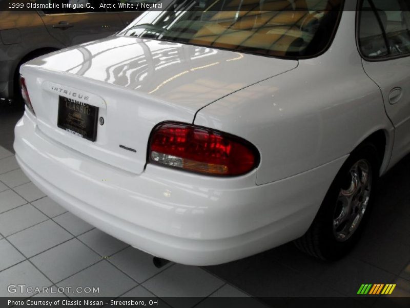 Arctic White / Neutral 1999 Oldsmobile Intrigue GL