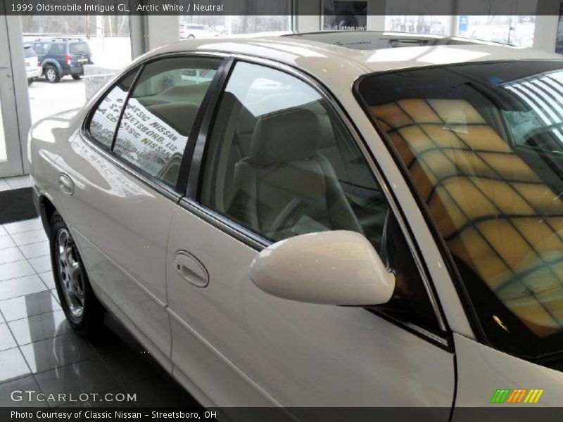 Arctic White / Neutral 1999 Oldsmobile Intrigue GL