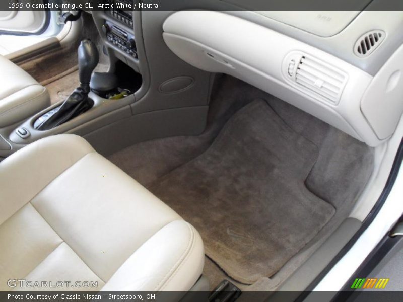 Arctic White / Neutral 1999 Oldsmobile Intrigue GL