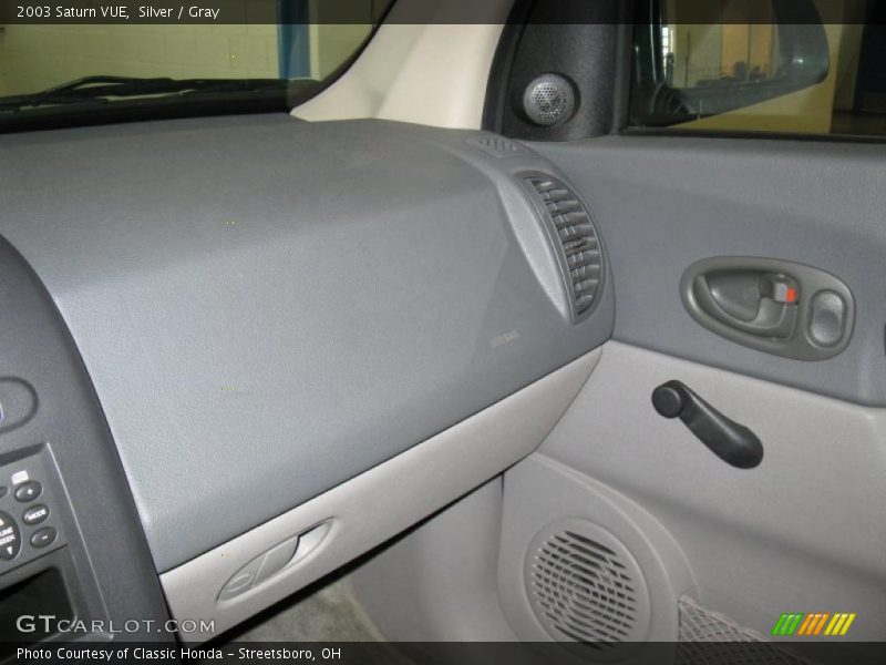 Silver / Gray 2003 Saturn VUE