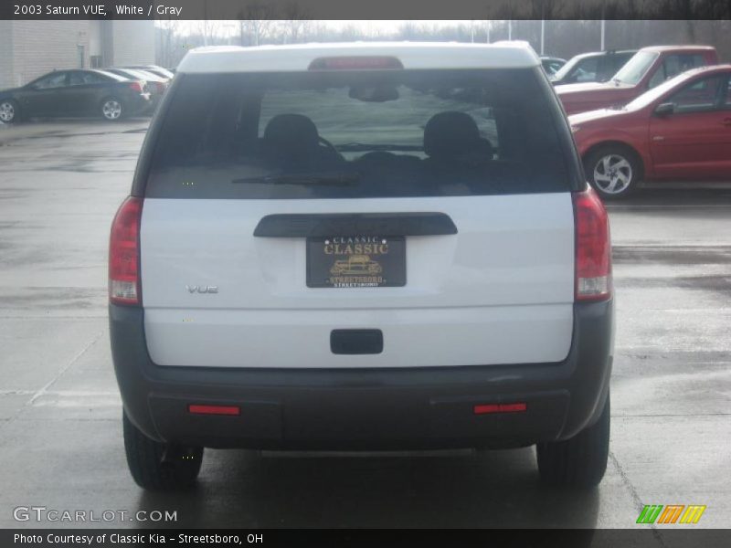 White / Gray 2003 Saturn VUE