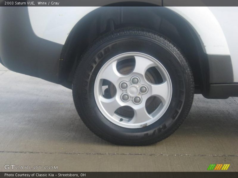 White / Gray 2003 Saturn VUE