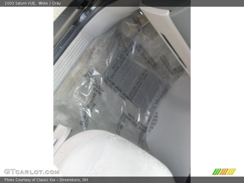 White / Gray 2003 Saturn VUE