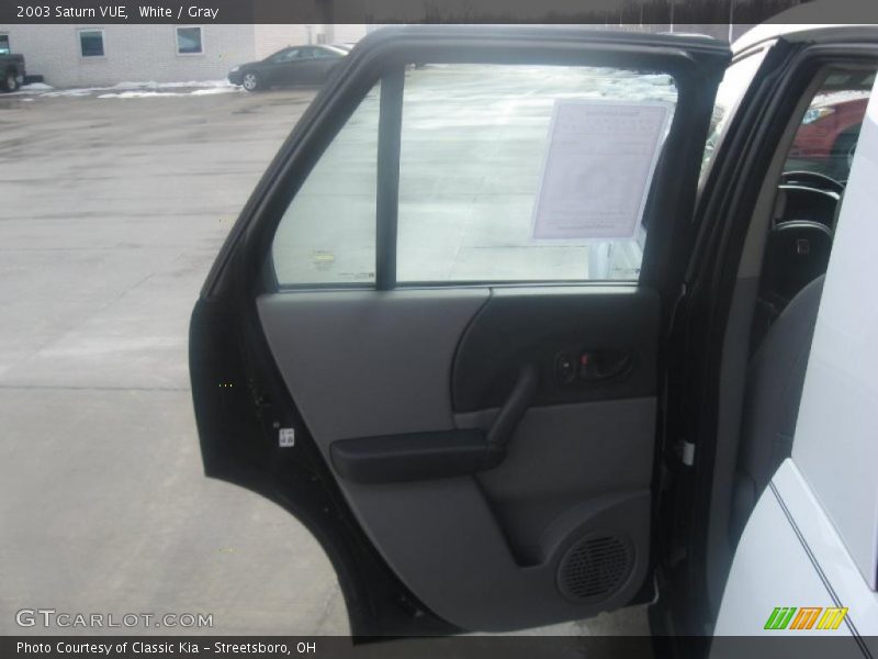White / Gray 2003 Saturn VUE