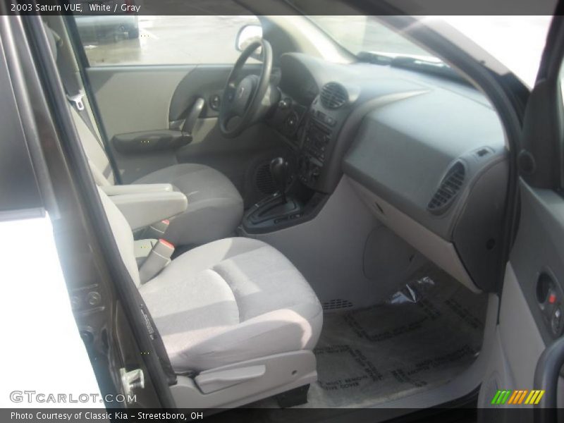 White / Gray 2003 Saturn VUE
