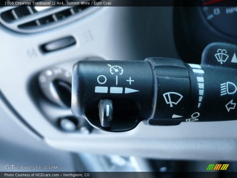 Summit White / Light Gray 2006 Chevrolet TrailBlazer LS 4x4