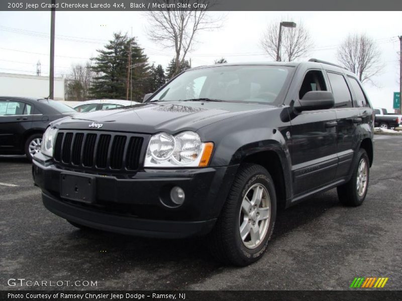 Black / Medium Slate Gray 2005 Jeep Grand Cherokee Laredo 4x4
