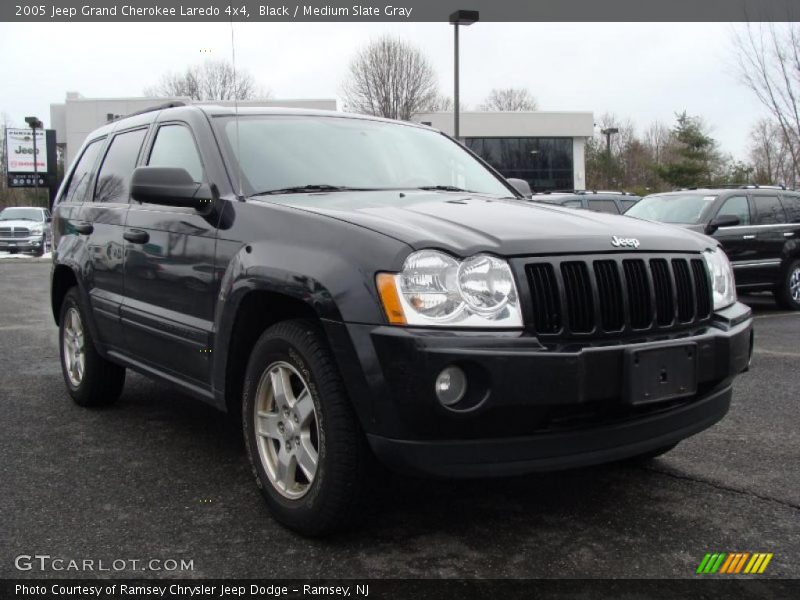 Black / Medium Slate Gray 2005 Jeep Grand Cherokee Laredo 4x4