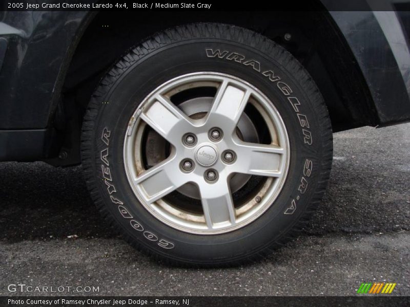 Black / Medium Slate Gray 2005 Jeep Grand Cherokee Laredo 4x4