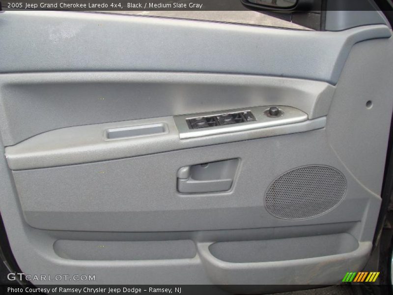 Black / Medium Slate Gray 2005 Jeep Grand Cherokee Laredo 4x4