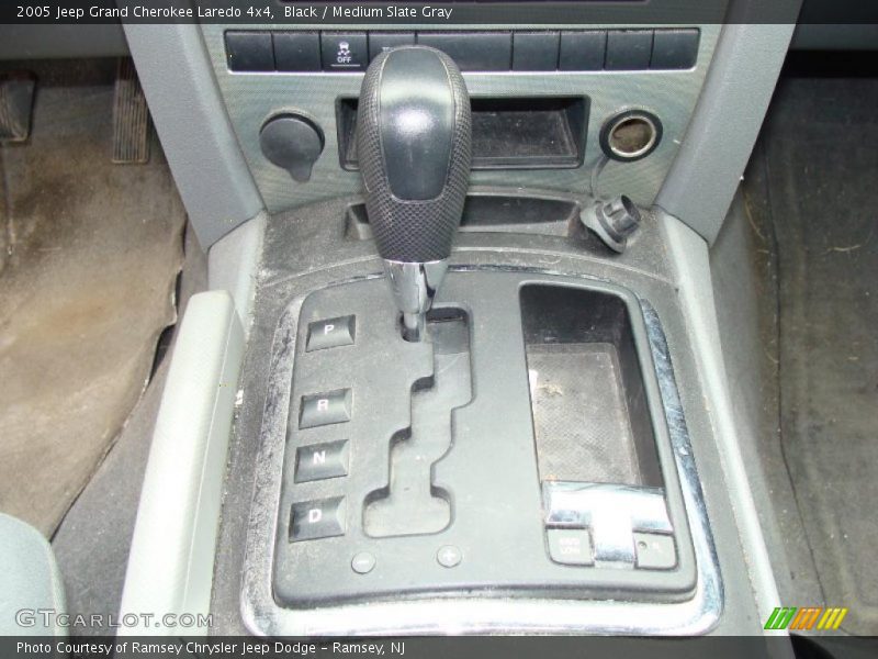 Black / Medium Slate Gray 2005 Jeep Grand Cherokee Laredo 4x4