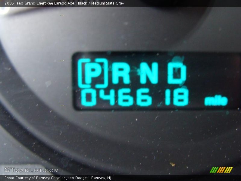 Black / Medium Slate Gray 2005 Jeep Grand Cherokee Laredo 4x4