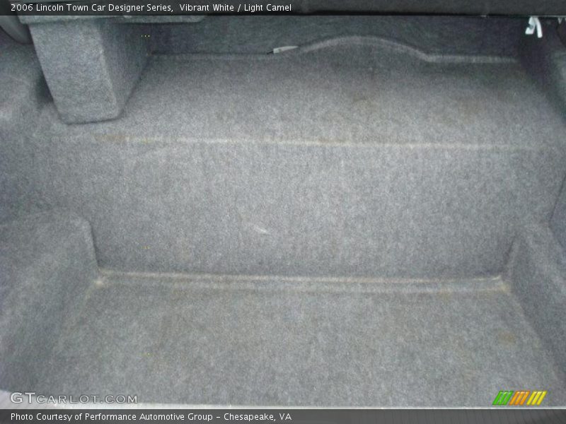 Vibrant White / Light Camel 2006 Lincoln Town Car Designer Series