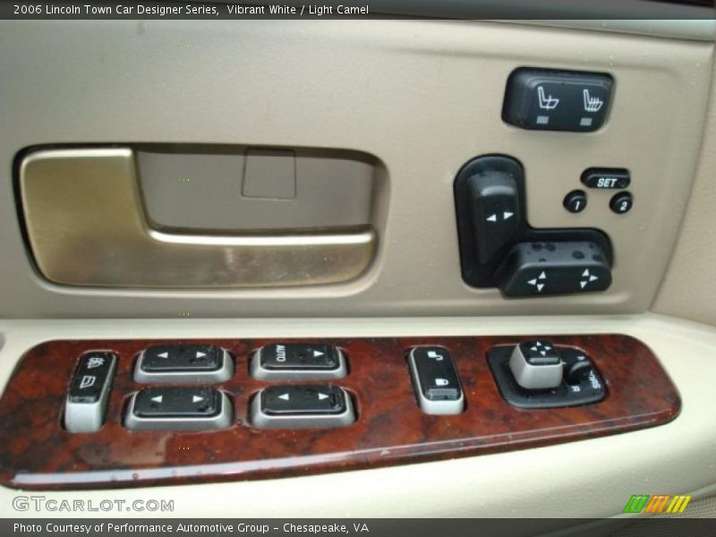 Vibrant White / Light Camel 2006 Lincoln Town Car Designer Series