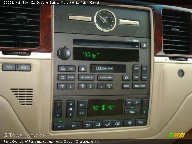 Vibrant White / Light Camel 2006 Lincoln Town Car Designer Series