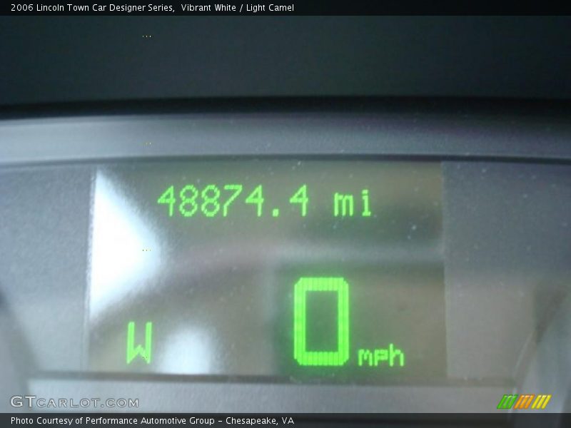 Vibrant White / Light Camel 2006 Lincoln Town Car Designer Series