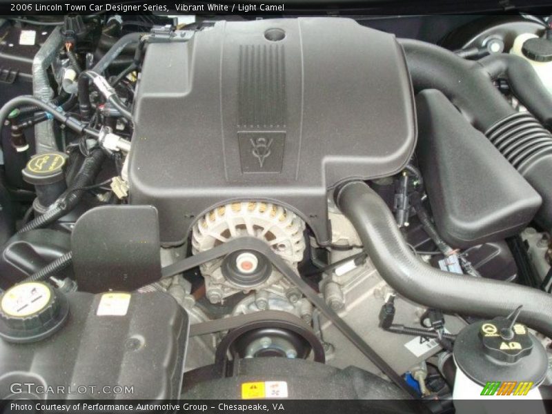 Vibrant White / Light Camel 2006 Lincoln Town Car Designer Series