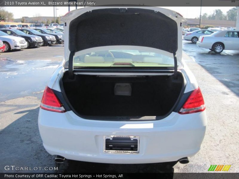 Blizzard White Pearl / Ivory 2010 Toyota Avalon XL
