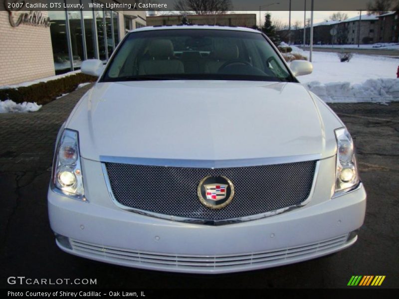 White Lightning / Cashmere 2007 Cadillac DTS Luxury