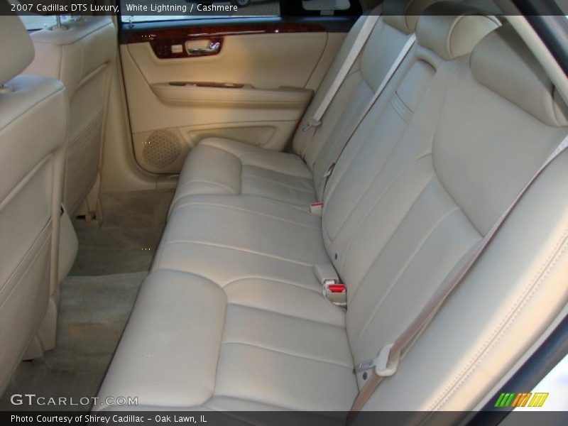 White Lightning / Cashmere 2007 Cadillac DTS Luxury