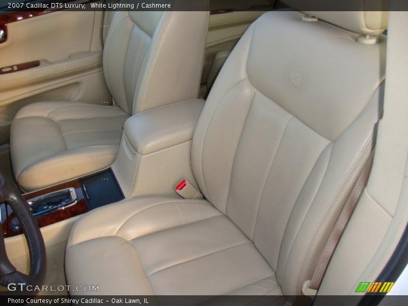 White Lightning / Cashmere 2007 Cadillac DTS Luxury