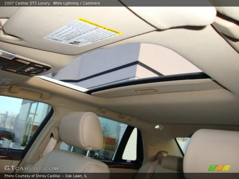 White Lightning / Cashmere 2007 Cadillac DTS Luxury