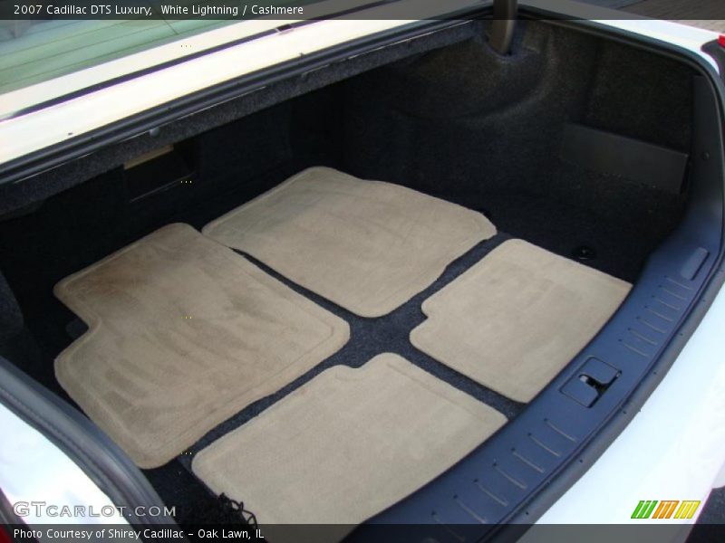 White Lightning / Cashmere 2007 Cadillac DTS Luxury