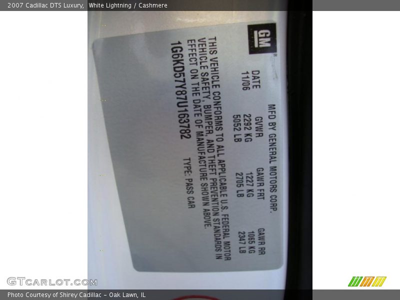 White Lightning / Cashmere 2007 Cadillac DTS Luxury