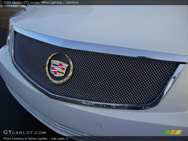 White Lightning / Cashmere 2007 Cadillac DTS Luxury