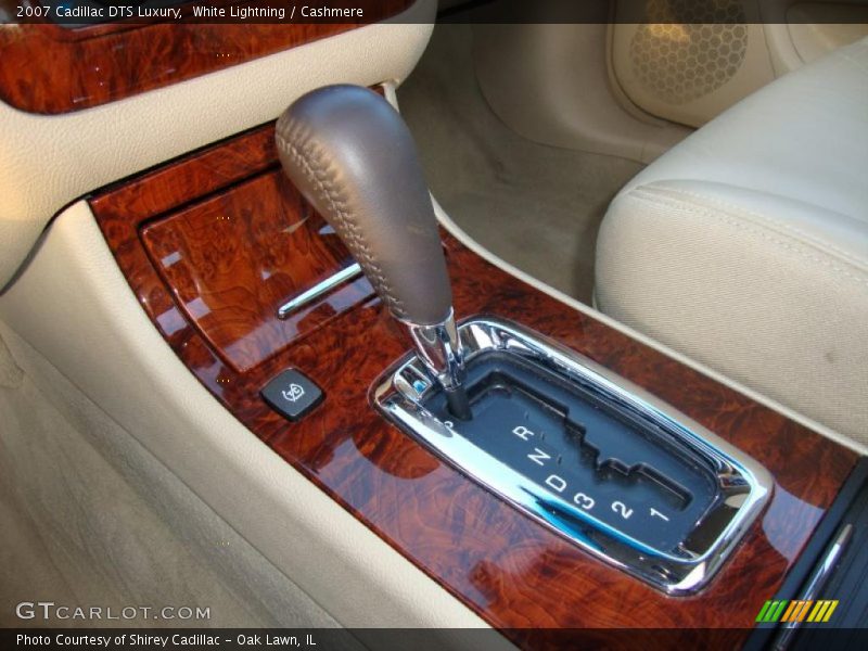 White Lightning / Cashmere 2007 Cadillac DTS Luxury