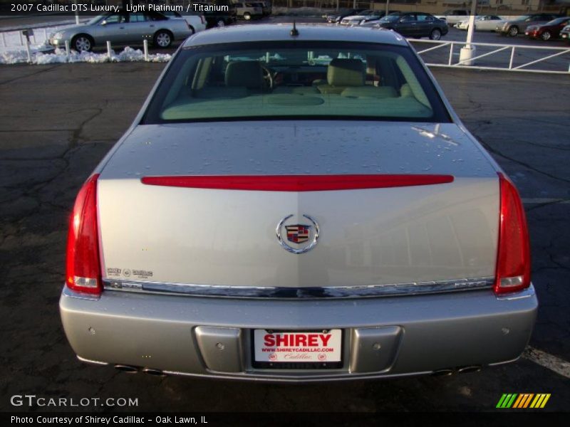 Light Platinum / Titanium 2007 Cadillac DTS Luxury