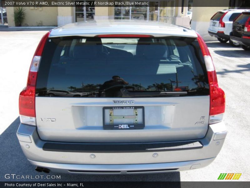 Electric Silver Metallic / R Nordkap Black/Blue Metallic 2007 Volvo V70 R AWD