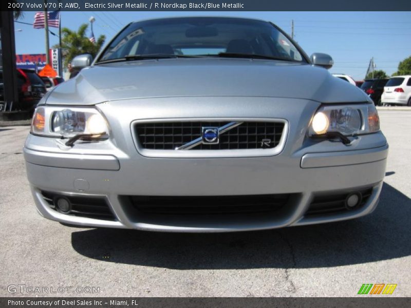 Electric Silver Metallic / R Nordkap Black/Blue Metallic 2007 Volvo V70 R AWD