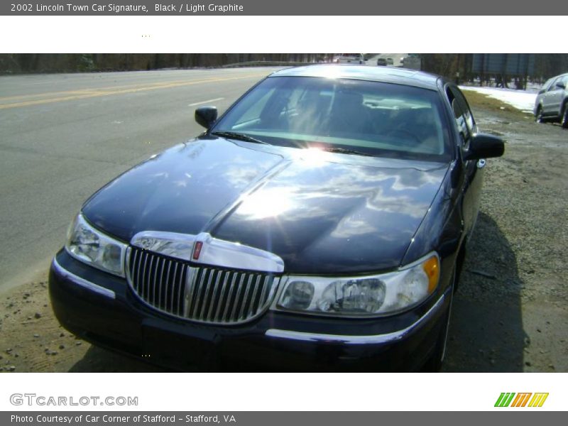 Black / Light Graphite 2002 Lincoln Town Car Signature