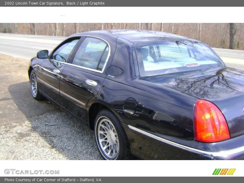 Black / Light Graphite 2002 Lincoln Town Car Signature