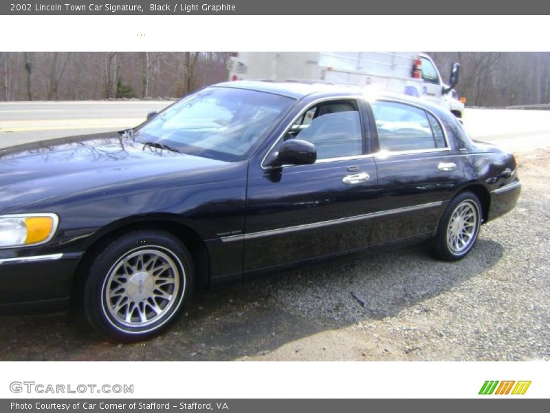 Black / Light Graphite 2002 Lincoln Town Car Signature