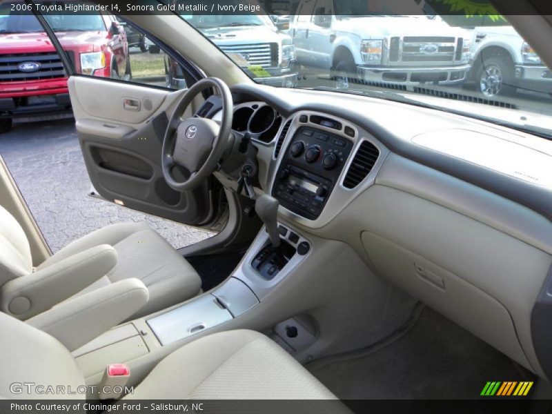 Sonora Gold Metallic / Ivory Beige 2006 Toyota Highlander I4