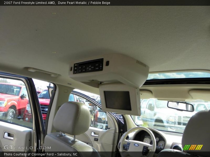 Dune Pearl Metallic / Pebble Beige 2007 Ford Freestyle Limited AWD