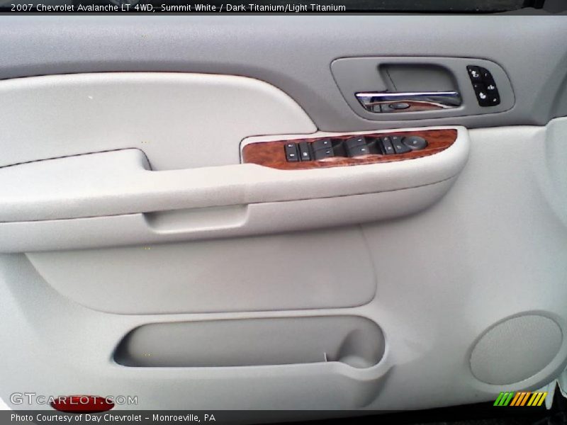 Summit White / Dark Titanium/Light Titanium 2007 Chevrolet Avalanche LT 4WD