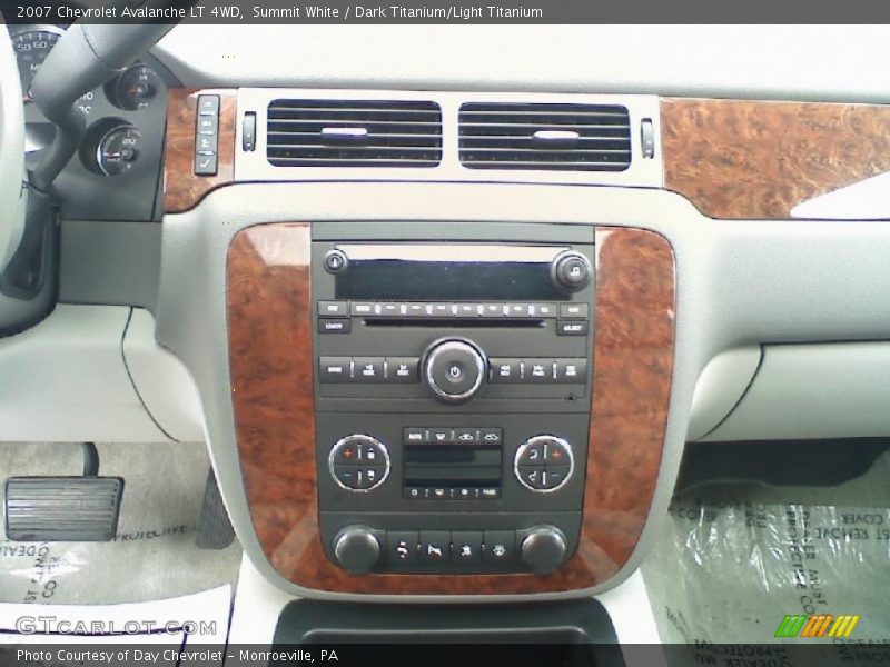 Summit White / Dark Titanium/Light Titanium 2007 Chevrolet Avalanche LT 4WD