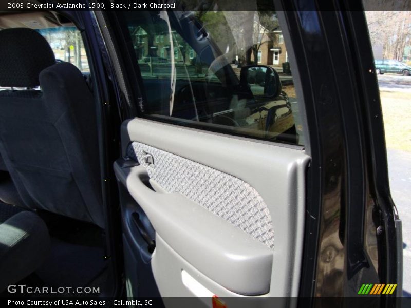 Black / Dark Charcoal 2003 Chevrolet Avalanche 1500