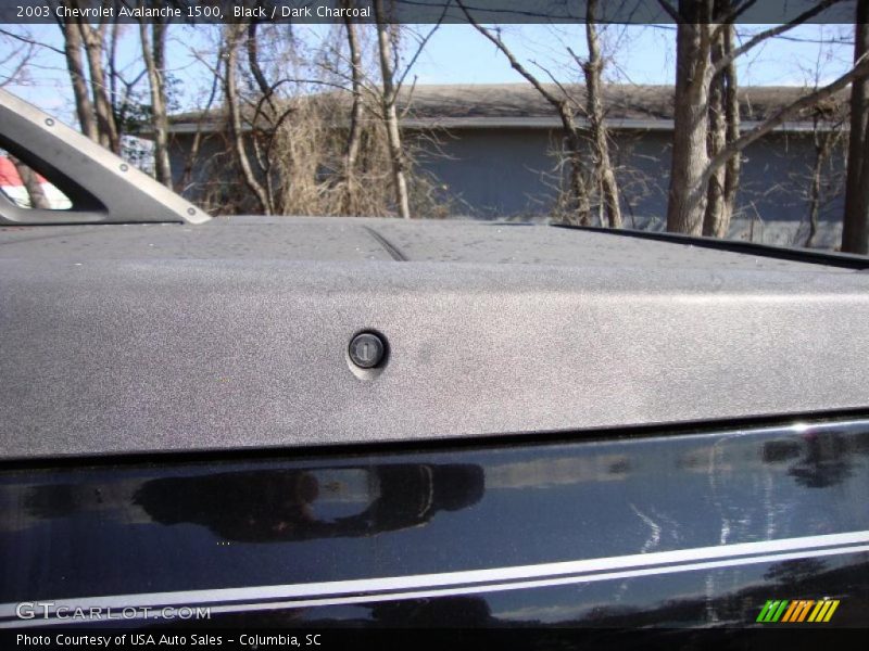 Black / Dark Charcoal 2003 Chevrolet Avalanche 1500