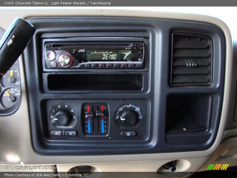 Light Pewter Metallic / Tan/Neutral 2003 Chevrolet Tahoe LS