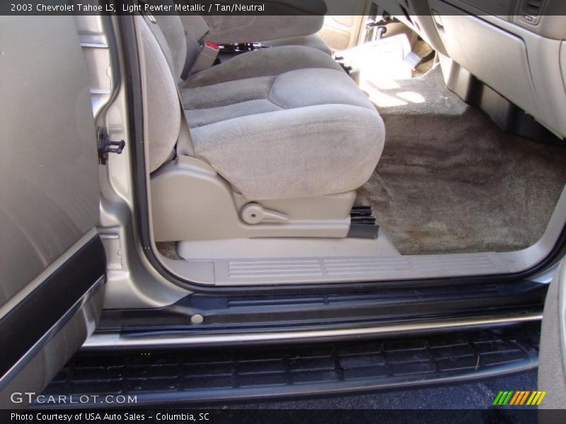 Light Pewter Metallic / Tan/Neutral 2003 Chevrolet Tahoe LS