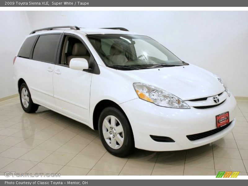 Super White / Taupe 2009 Toyota Sienna XLE