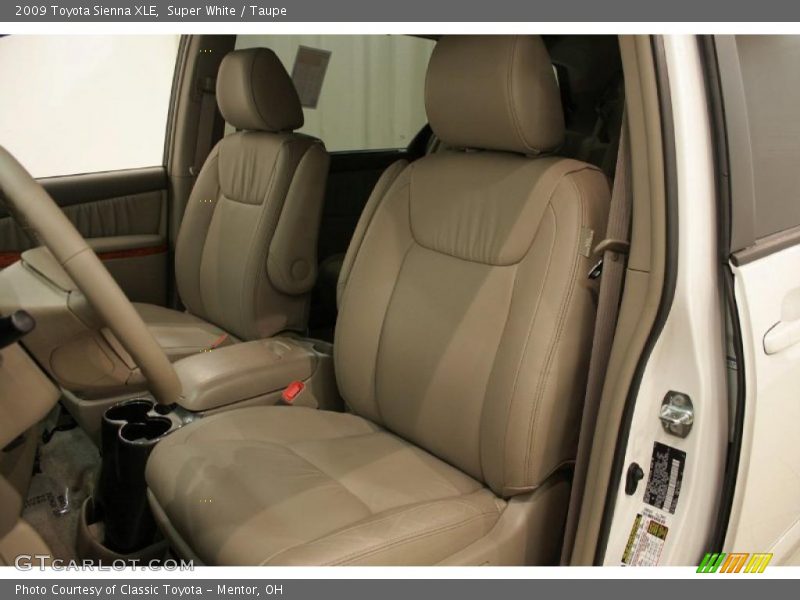 Super White / Taupe 2009 Toyota Sienna XLE