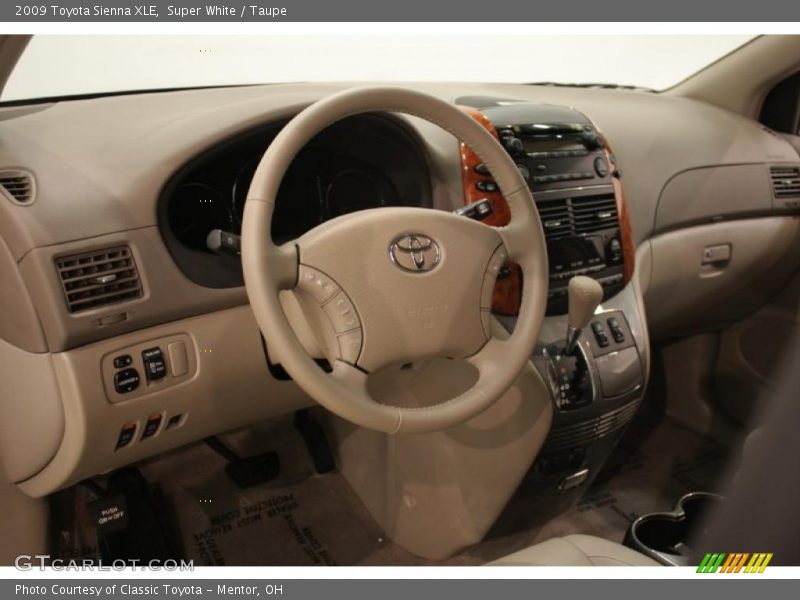 Super White / Taupe 2009 Toyota Sienna XLE