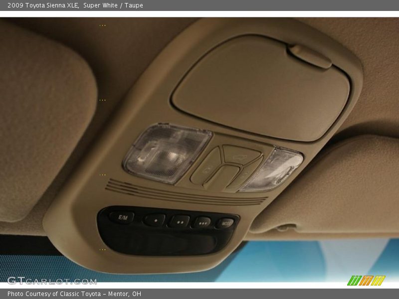 Super White / Taupe 2009 Toyota Sienna XLE