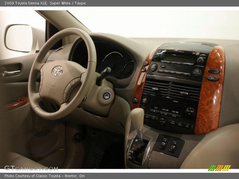 Super White / Taupe 2009 Toyota Sienna XLE