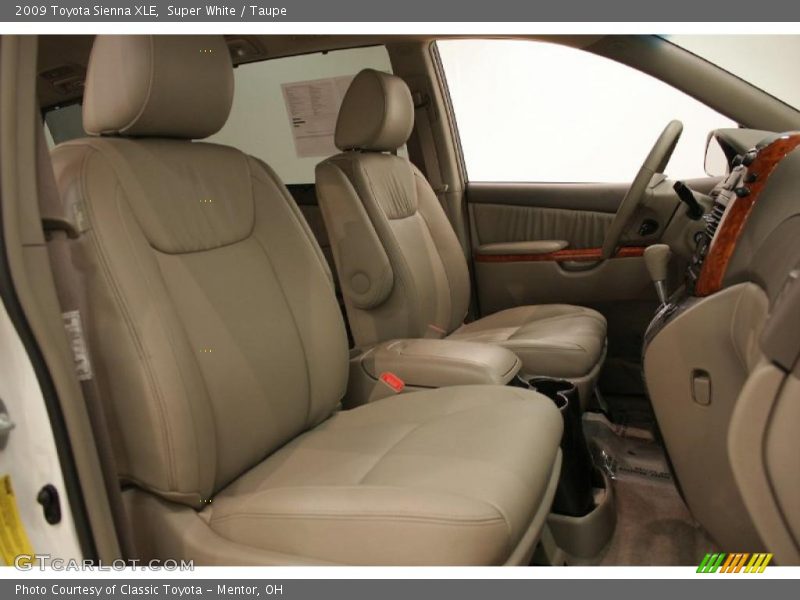 Super White / Taupe 2009 Toyota Sienna XLE